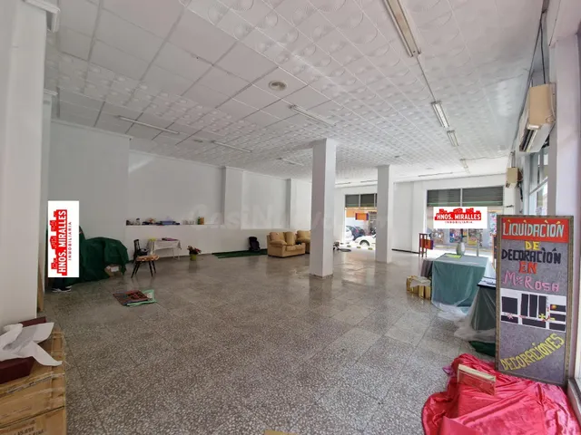 ¡¡ INTERESANTE LOCAL COMERCIAL DE ESQUINA CON CINCO ESCAPARA - foto 3