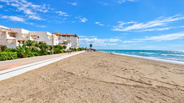 Exclusivo piso todo exterior en Laguna Beach, Torrox — 32
