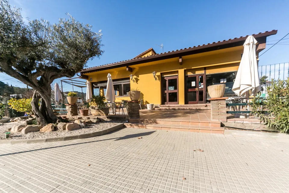 Restaurante con casa en preciosa ubicación de Cerdanyola