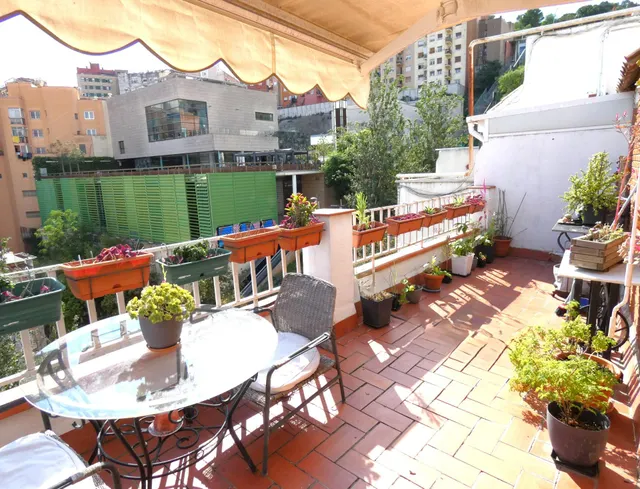 Espectacular ático a 3 vientos con 140 m2 de terrazas privadas y vistas a toda Barcelona — 6