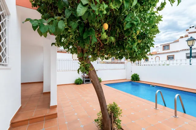 Casa adosada en Los REBITES - Huetor Vega. Con piscina privada. — 41