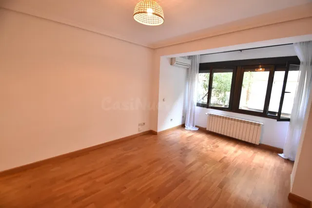 Piso 1 habitación 65m² en alquiler - Nuevos Ministerios-Ríos - foto 2