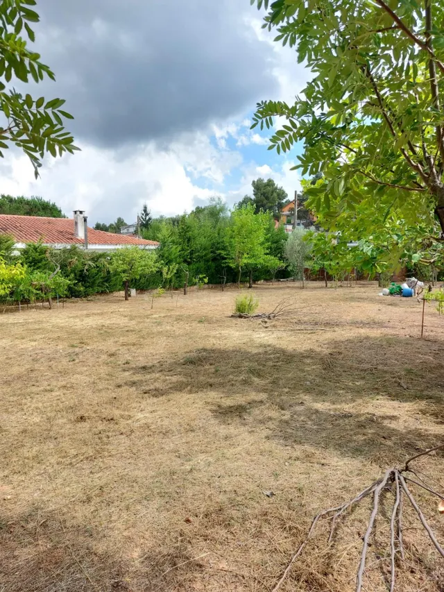 TERRENO LLANO Y ESQUINERO, CON MURO Y AGUA - foto 4