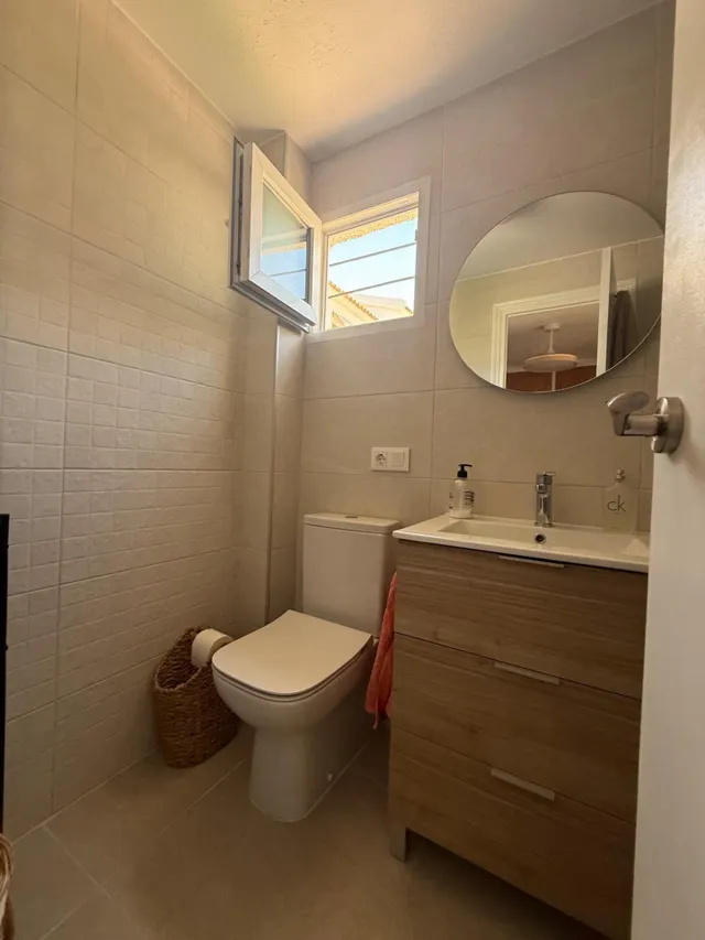 Encantador bungalow con amplia terraza privada y piscina comunitaria en El Chaparral, Torrevieja — 18