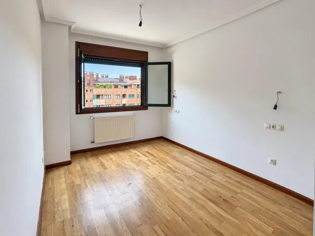¡a estrenar! dos dormitorios, terraza, garaje y trastero en Oviedo — 10