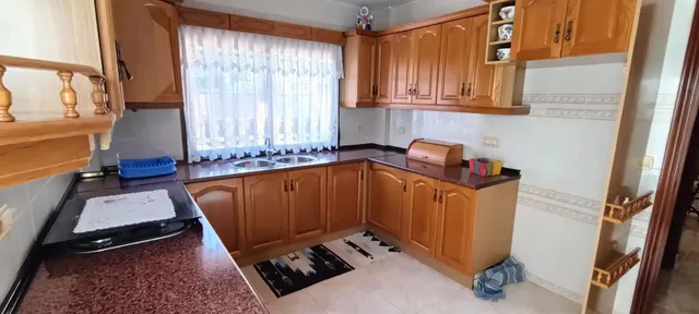 Gran chalet independiente de 3 plantas con dos viviendas y piscina — 28