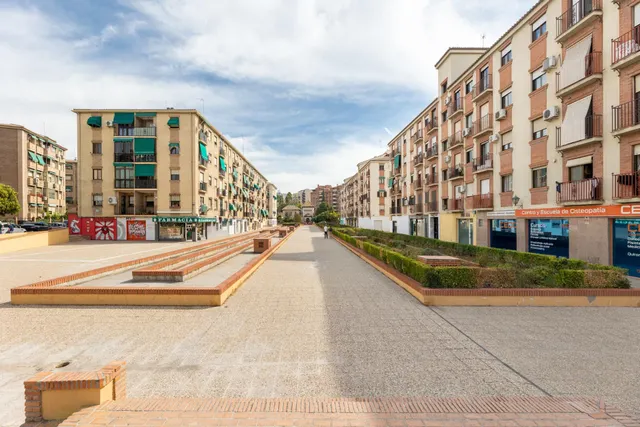 Alquiler de local del 200 metros en alcazar del genil — 25