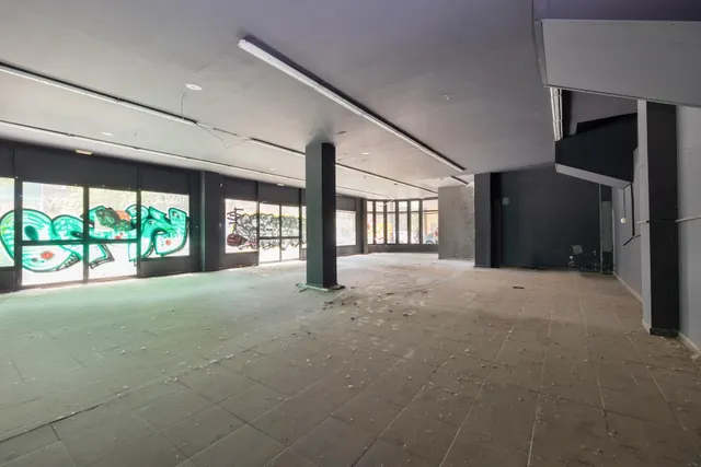 Amplio local comercial en Camino de Ronda — 7