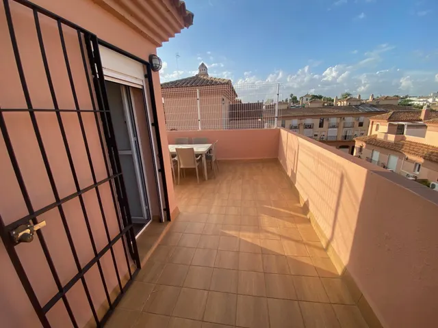 Tomares. bonito triplex amueblado junto al ayuntamiento — 38