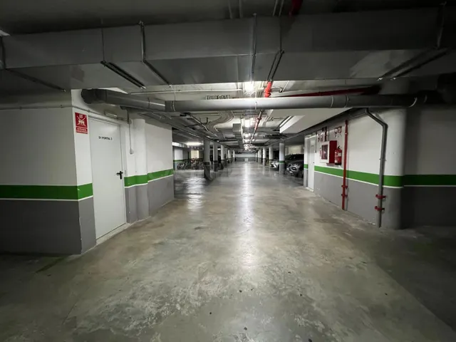¡Oportunidad! Amplia plaza de garaje en Parque Azahara, Córd - foto 5