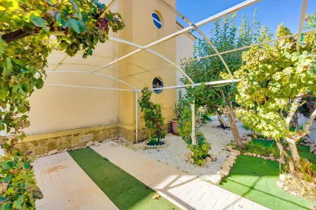 Bungalow en planta baja con amplio jardín privado y aparcamiento en Cabo Roig — 9