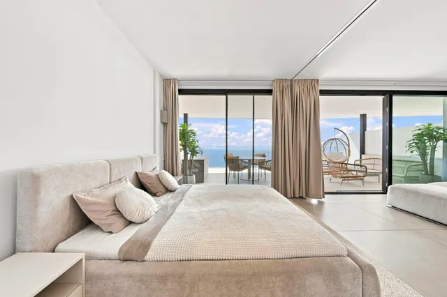 APARTAMENTO DE LUJO CON VISTAS PANORÁMICAS AL MAR EN CARAT I – CARVAJAL, FUENGIROLA — 6