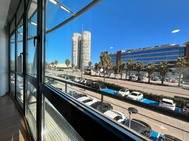 Alquiler de oficina exterior con dos plazas de garaje en Edificio Azabache — 11