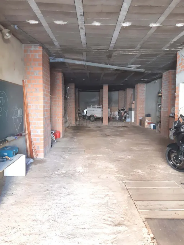 MONTIJO, LOCAL COMERCIAL EN BRUTO, LUMINOSO BIEN UBICADO CON