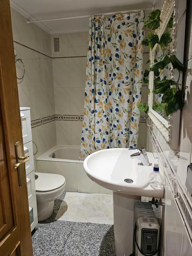 Espacioso Piso en el Corazón de Ponferrada por €156,000 — 12