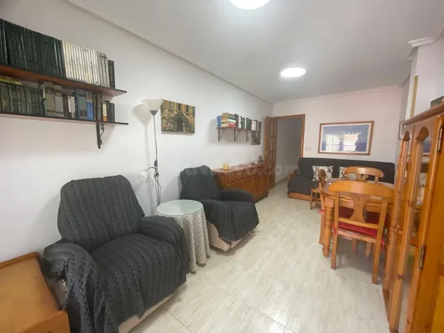 Apartamento de 2 dormitorios con garaje y trastero en Guardamar del Segura — 2