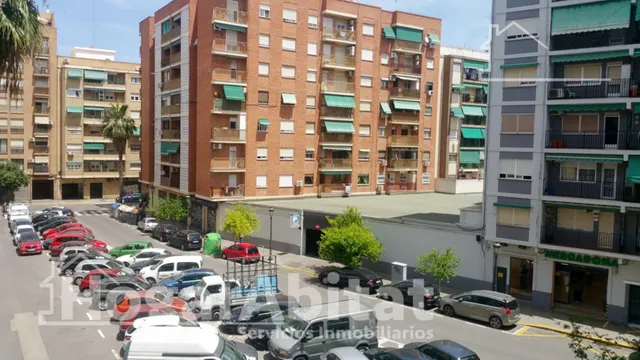MUY AMPLIO Y LUMINOSO CON GARAJE Y TRASTERO — 30