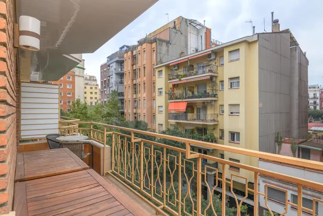Amplio piso de 4 habitaciones con terraza, parking y trastero — 40