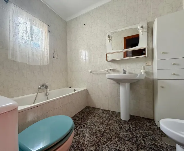 Casa de pueblo en pleno centro de La Joya con dos viviendas independientes y parcela de 500 m2 — 28