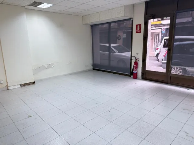 LOCAL COMERCIAL CON POSIBILIDAD DE CAMBIO DE USO — 9
