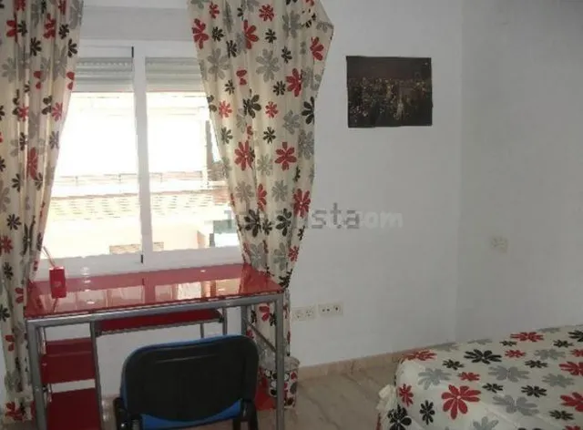 SE ALQUILA UN PISO EN CALLE SAN ISIDRO IDEAL PARA ESTUDIANTE - foto 5