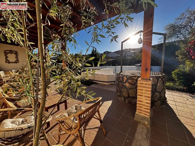 Chalet rústico independiente con piscina privada y gran parc - foto 2