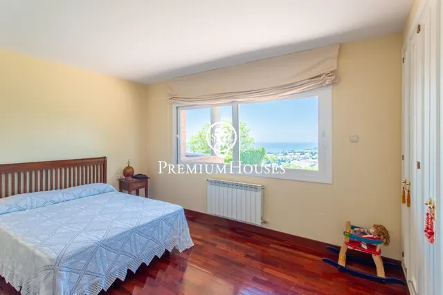 Exclusiva casa con jardín, piscina y espectaculares vistas al mar en Sant Andreu de Llavaneres — 30