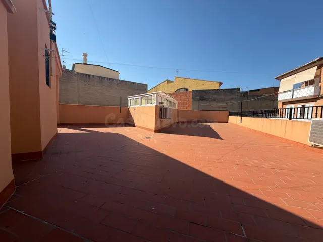 GRAN CASA DE PUEBLO, CON UN GRAN GARAJE - foto 3