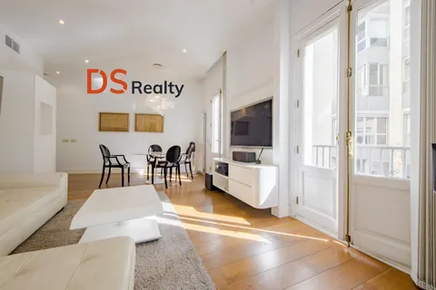 DS REALTY PRESENTA | VIVIENDA EXTERIOR CON TRES BALCONES Y TERRAZA FRENTE AL TEMPLO DE DEBOD
