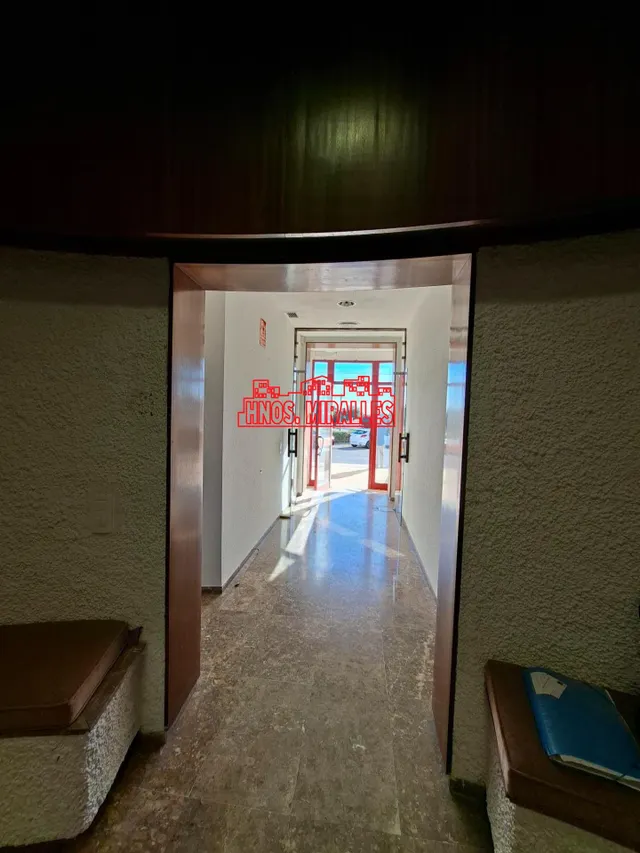 ¡¡ GRAN EDIFICIO EN ALQUILER CON 14 DESPACHOS, A 5 MINUTOS DEL AEROPUERTO !! — 27