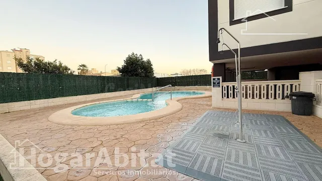 ¡PLAYA DE PILES! ALTO Y ACOGEDOR EN RESIDENCIAL CON PISCINA  - foto 3
