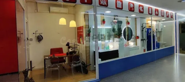 16 metros de escaparate a pie de calle, junto a Plaza de los - foto 4