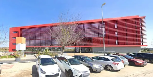 SE VENDE local comercial OKUPA en C Platino de Salteras