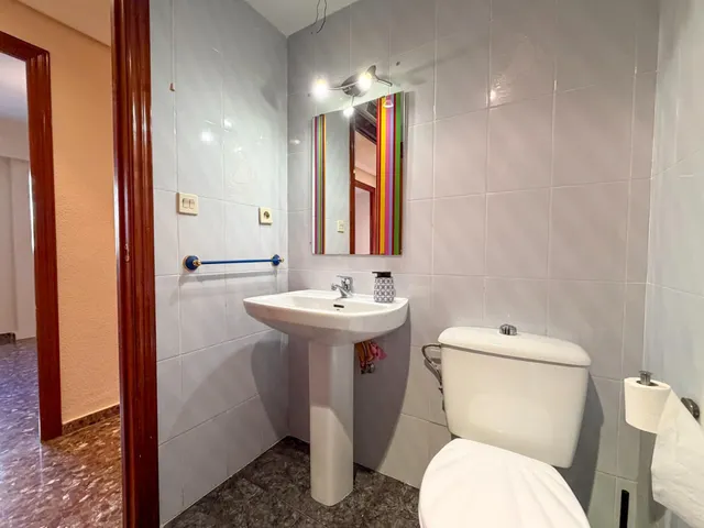 Piso de 4 habitaciones en alquiler en barrio Beteró — 28