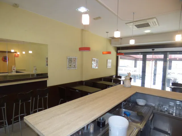 Local montado como cafeteria en buena zona. — 13