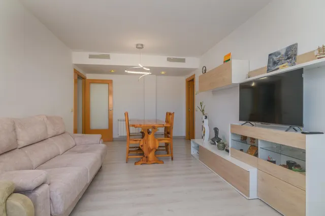 Impecable y céntrico en Manresa: 3 hab, suite y balcón — 10