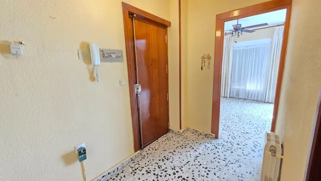 ¡estupendo piso con balcón y ascensor junto a plaza de los jardinillos! — 19