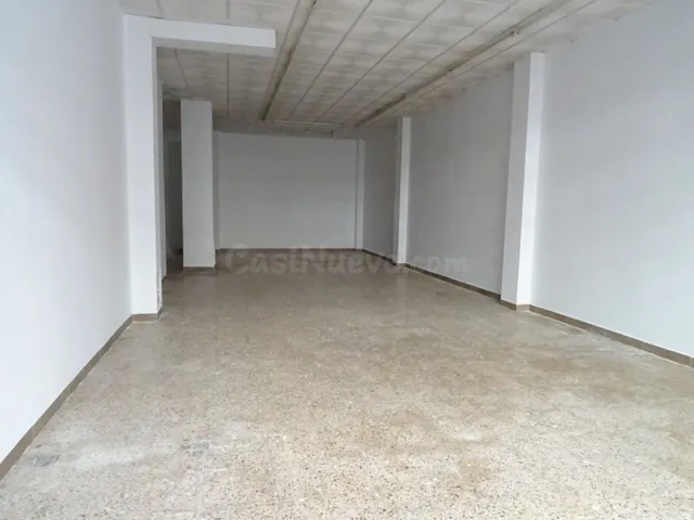 SE VENDE LOCAL COMERCIAL EN LA AVENIDA DE MADRID EN EL BARRI - foto 4
