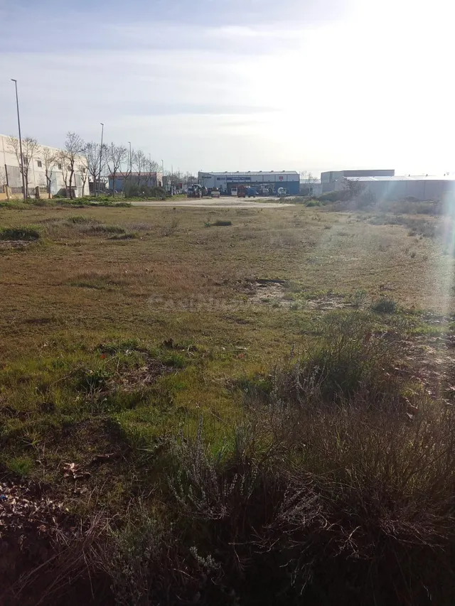 DOS PARCELAS INDUSTRIAL EN EL POLIGONO LAS ARENAS MALPARTIDA - foto 3