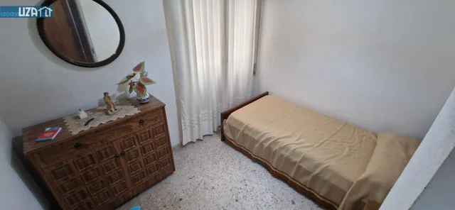 Amplio Piso en Primera Línea de Playa de Levante con Potencial — 11
