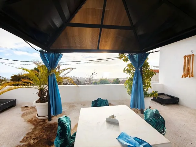 Vivienda tipo loft semi-adosada con amplia azotea y vistas a
