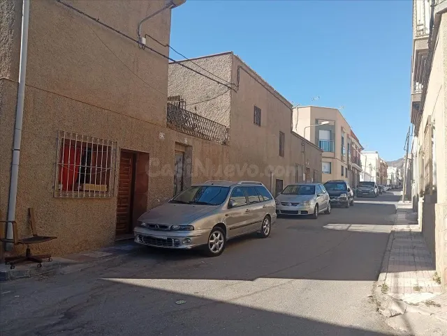 SE VENDE LOTE DE 5 PISOS + 2 TRASTEROS OKUPADOS en Calle SAN - foto 2