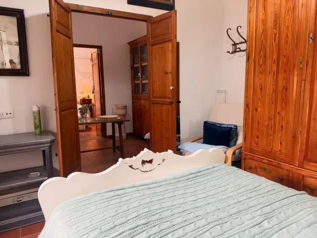 Acogedora casa de planta baja con jardín mediterráneo, patio soleado y gran garaje privado en Las Palas — 37
