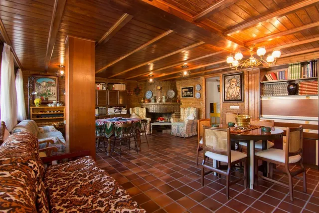 MAGNIFICO CHALET CON PISCINA EN COLINAS BERMEJAS — 23