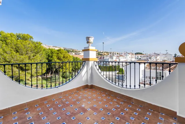 Villa Independiente de Estilo Andaluz en Arroyo de la Miel – Parcela de 813 m2 — 22
