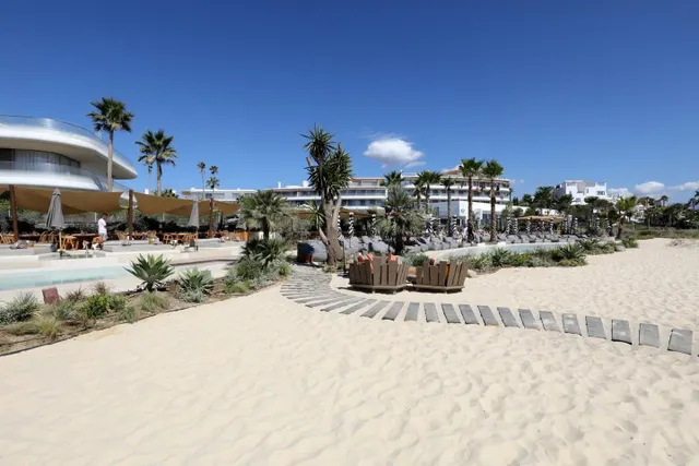 Apartamento de 2 dormitorios con vistas al mar en Estepona — 38