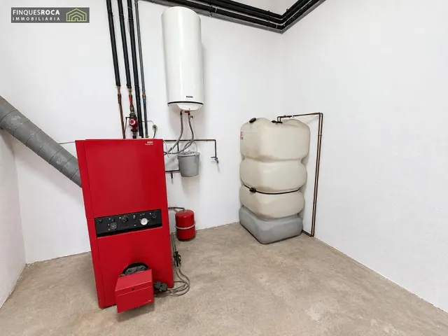 Casa céntrica y muy luminosa, con almacén de 105 m2 y magnífica terraza privada de 70 m2. — 24
