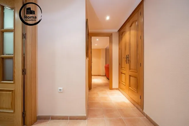 Piso en el centro de Granada, totalmente reformado con dos grandes dormitorios y un baño — 11