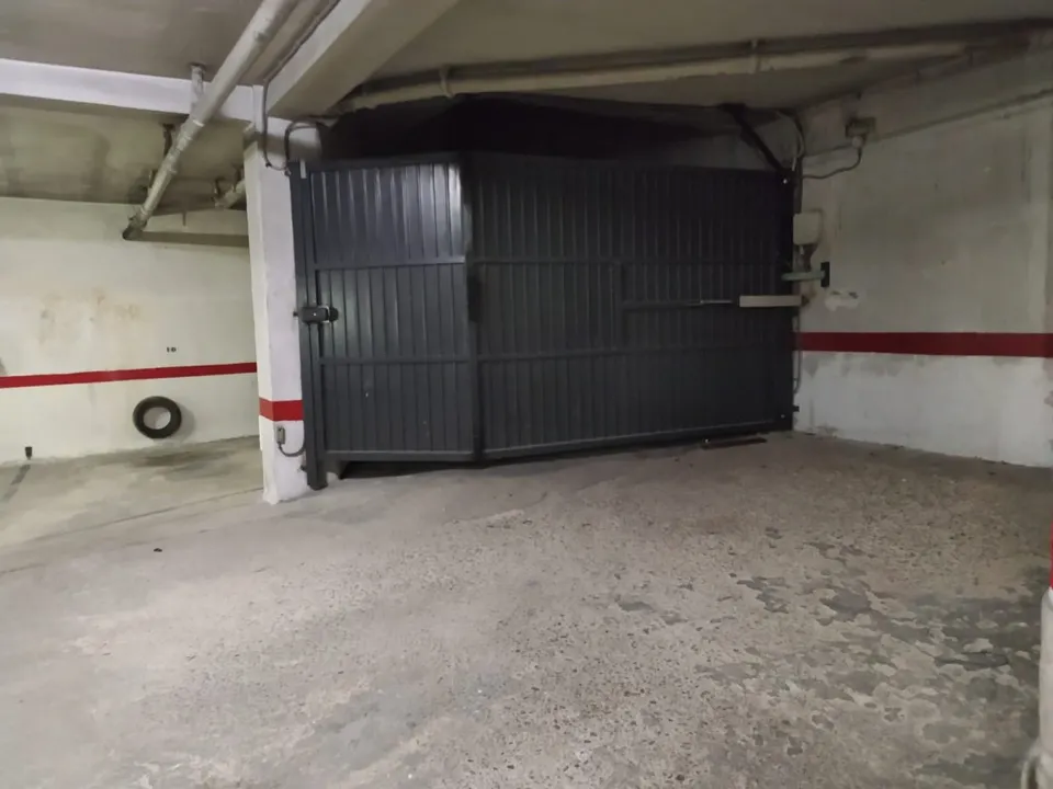 Urbis te ofrece dos estupendas plazas de garaje en venta en zona Garrido Sur, Salamanca.