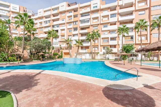 Piso con garaje y trastero en avda. mediterráneo — 38